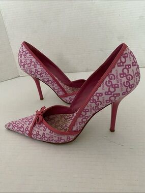BCBGirls Pink Patterned Pointed Toe Kitten Heels in Fabric & Leather Size 6.6